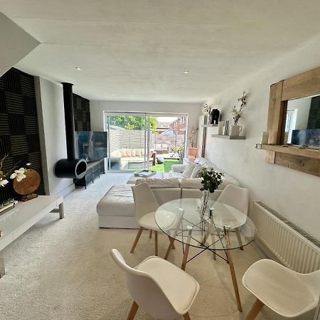 Fantastic 2-Bed House With Parking - Hosted By Hutch Lifestyle Villa Leamington Spa Exterior foto