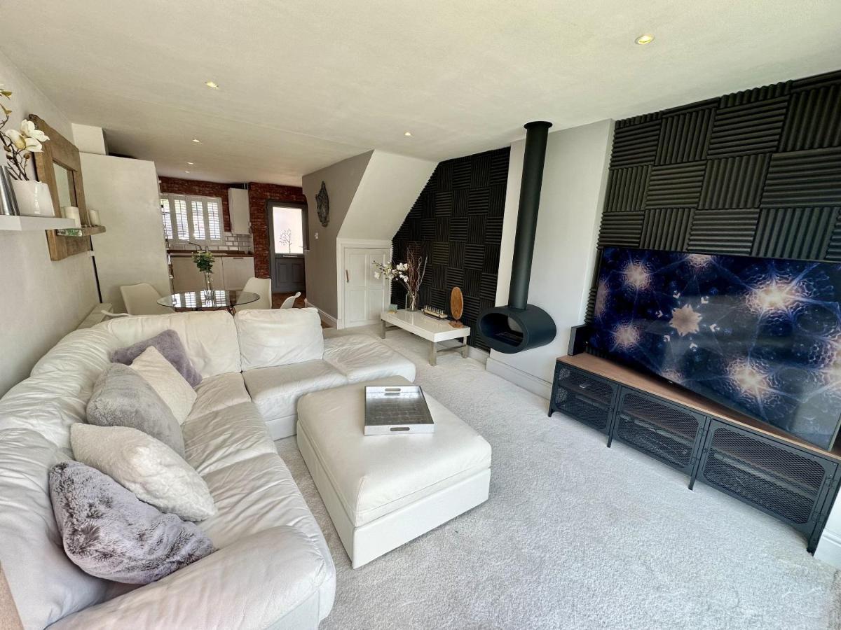 Fantastic 2-Bed House With Parking - Hosted By Hutch Lifestyle Villa Leamington Spa Exterior foto