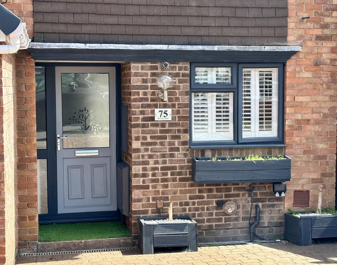Fantastic 2-Bed House With Parking - Hosted By Hutch Lifestyle Villa Leamington Spa Exterior foto