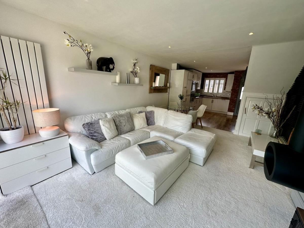 Fantastic 2-Bed House With Parking - Hosted By Hutch Lifestyle Villa Leamington Spa Exterior foto