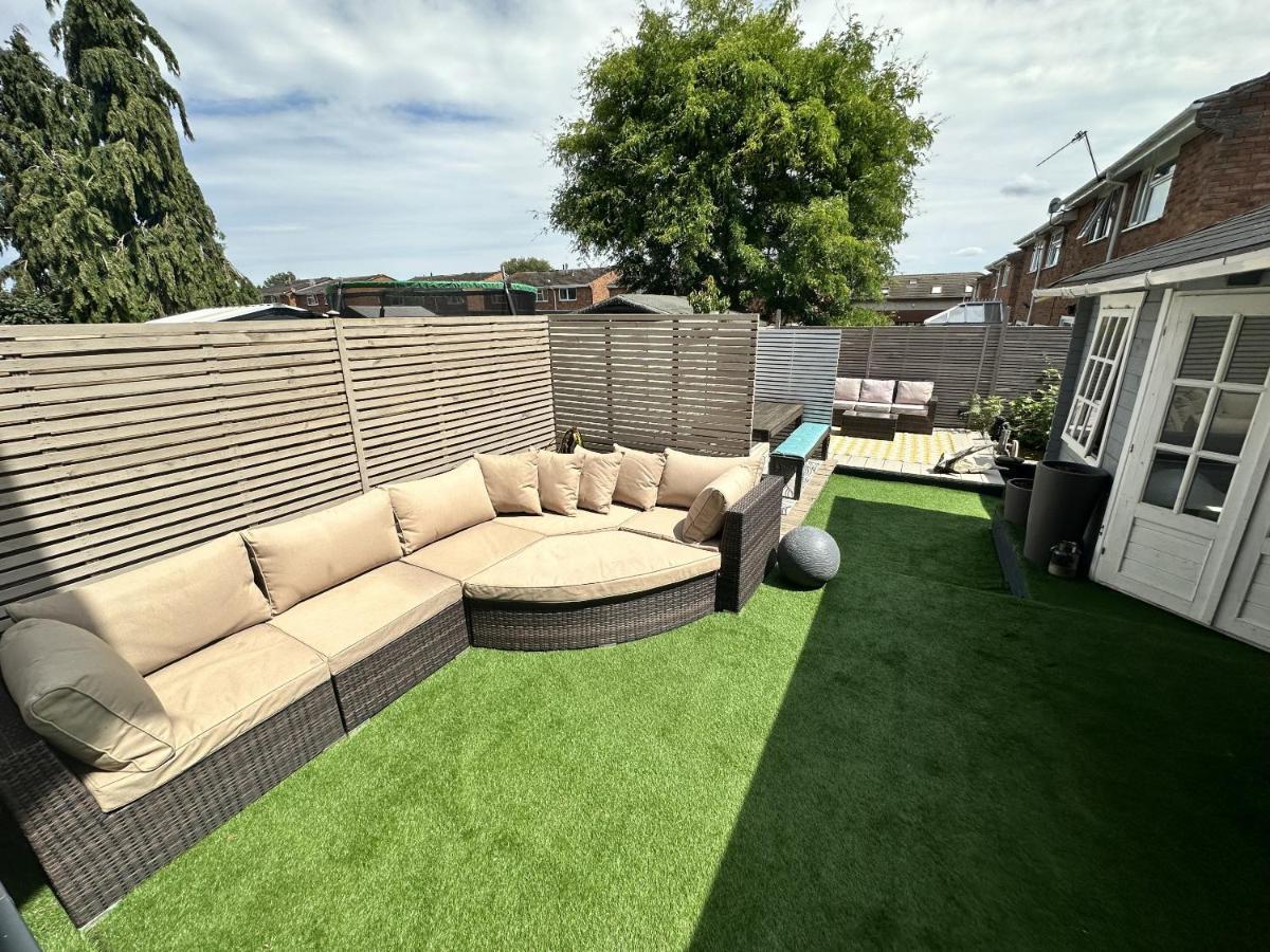 Fantastic 2-Bed House With Parking - Hosted By Hutch Lifestyle Villa Leamington Spa Exterior foto