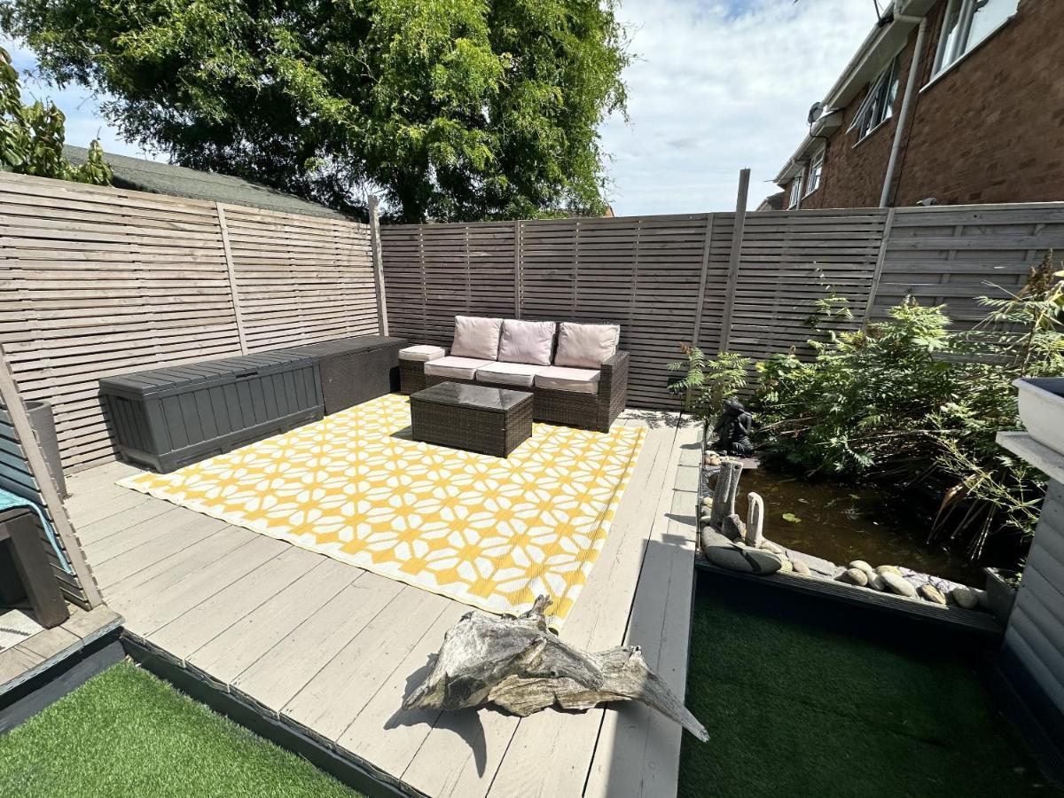 Fantastic 2-Bed House With Parking - Hosted By Hutch Lifestyle Villa Leamington Spa Exterior foto