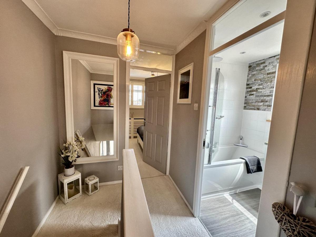 Fantastic 2-Bed House With Parking - Hosted By Hutch Lifestyle Villa Leamington Spa Exterior foto