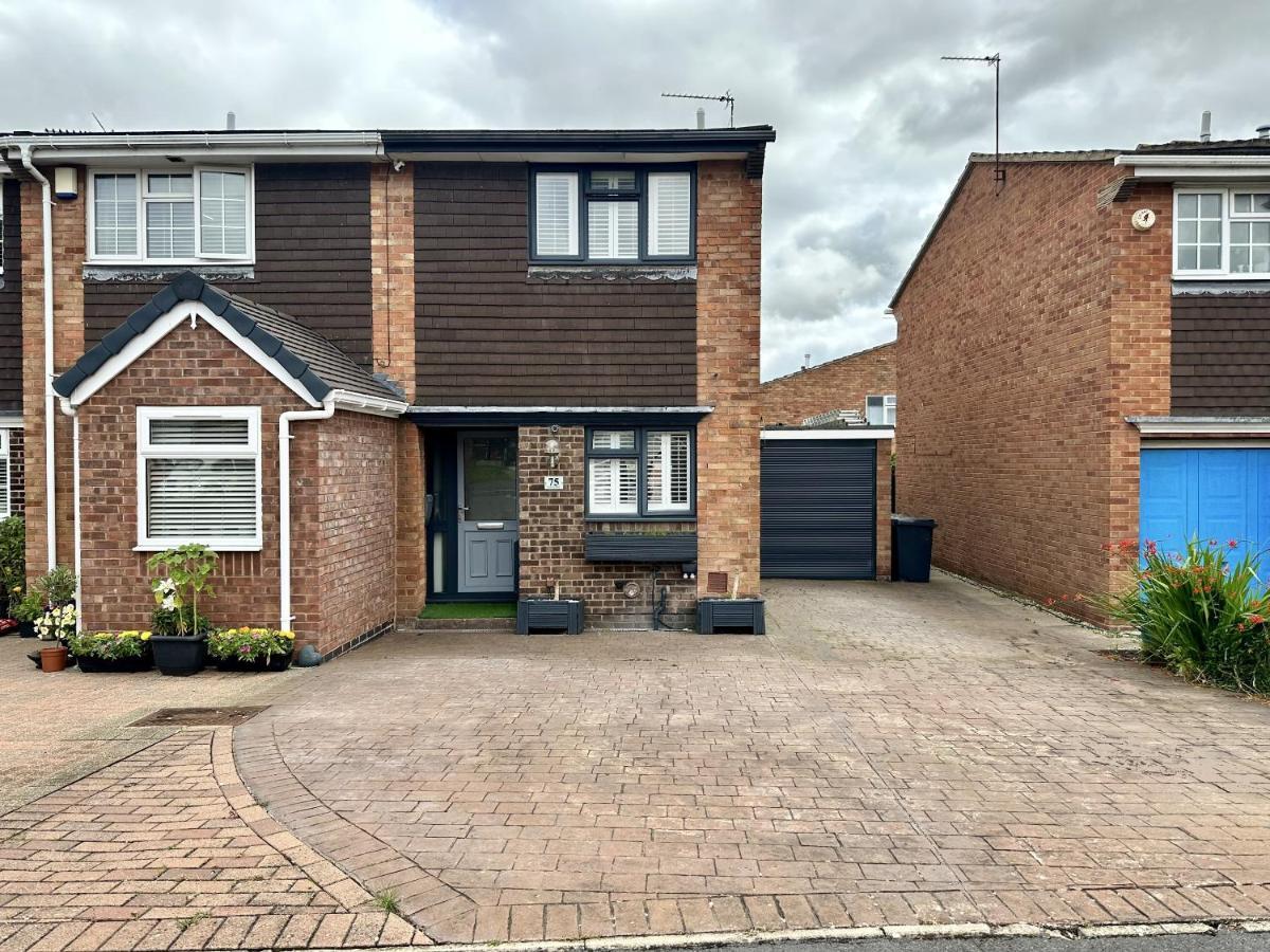 Fantastic 2-Bed House With Parking - Hosted By Hutch Lifestyle Villa Leamington Spa Exterior foto